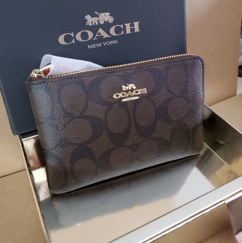 ✅❗️{NEW WITH TAGS}❗️●COACH BOXED WRISTLET ✅ - Picture 7 of 11